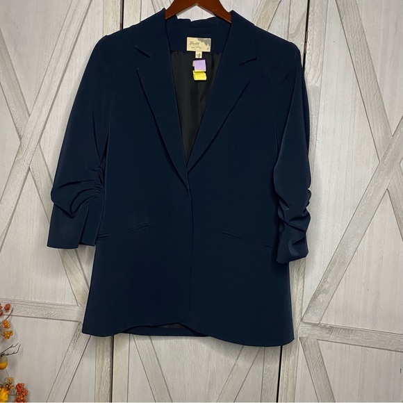Elizabeth & James Navy Blue Ruched Sleeve Boyfriend Blazer - Picture 4 of 7